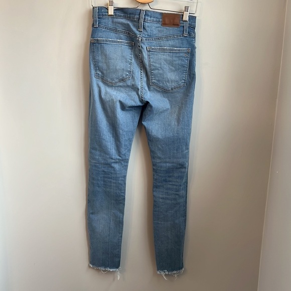 Madewell 9" High-Rise Skinny Jeans in Ontario Wash: Distressed-Hem Edition SZ 28 - Picture 6 of 8